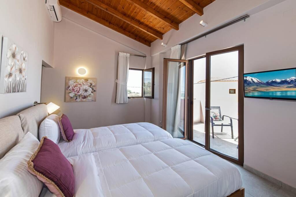 Villa Anthi, A Modern Villa With Salted Water Pool,Hot Tub & Bbq! Rethymno Esterno foto